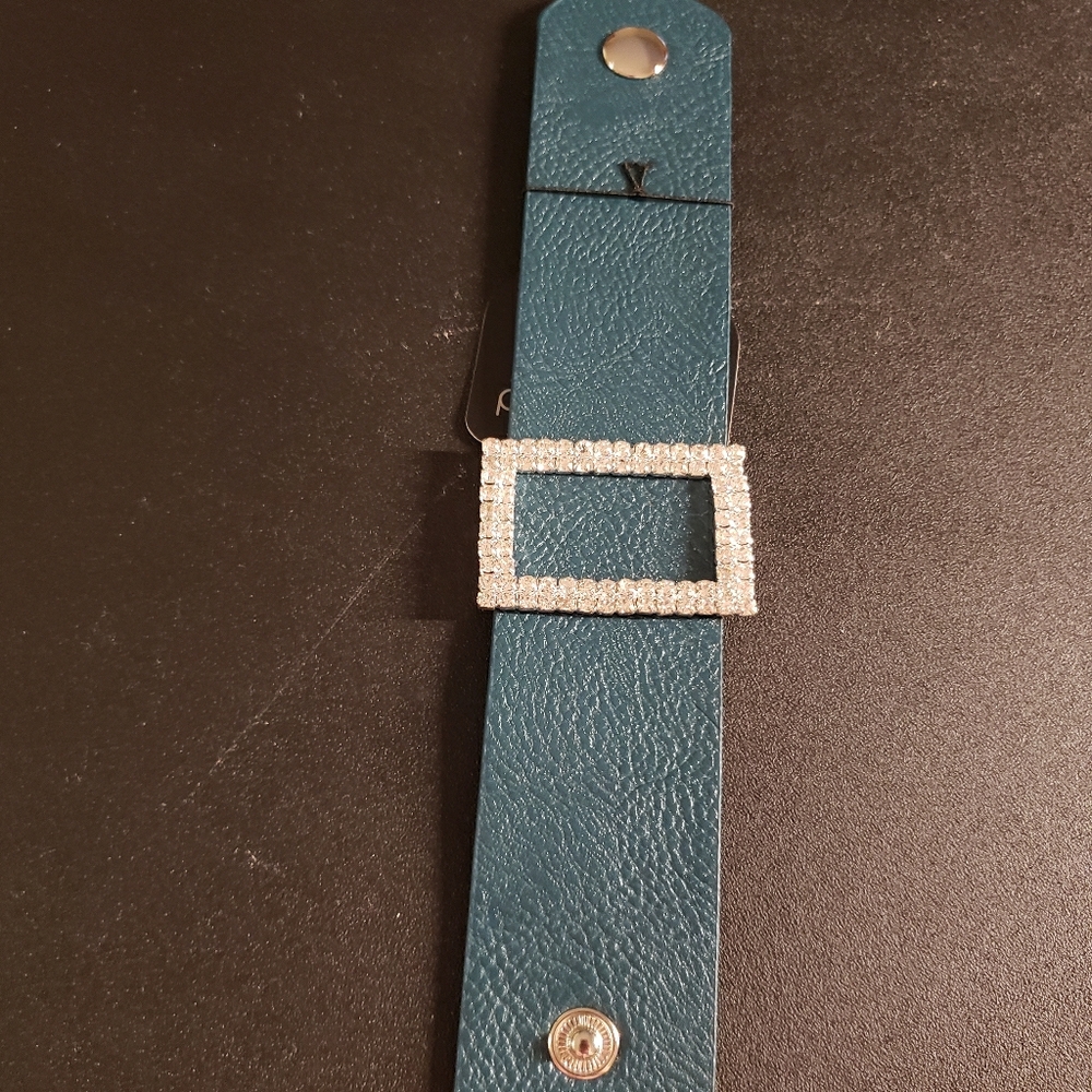 Paparazzi wrap bracelet with snap closure